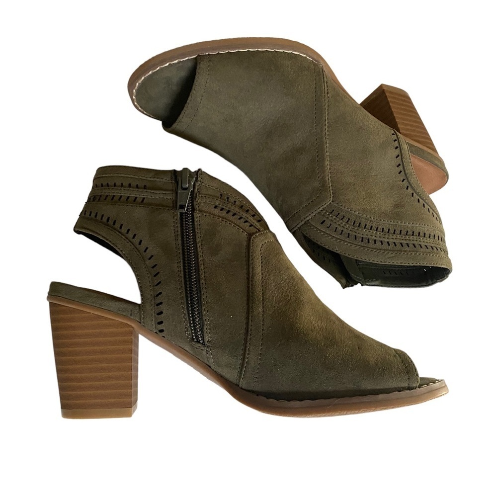 Sonoma Thelma Olive Green Faux Suede Booties Size 6